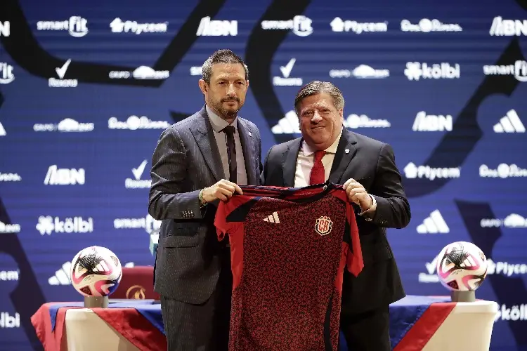 Miguel Herrera debutará al frente de Costa Rica solo con jugadores de la liga local