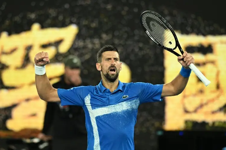 Djokovic brilla y sigue adelante en el Abierto de Australia