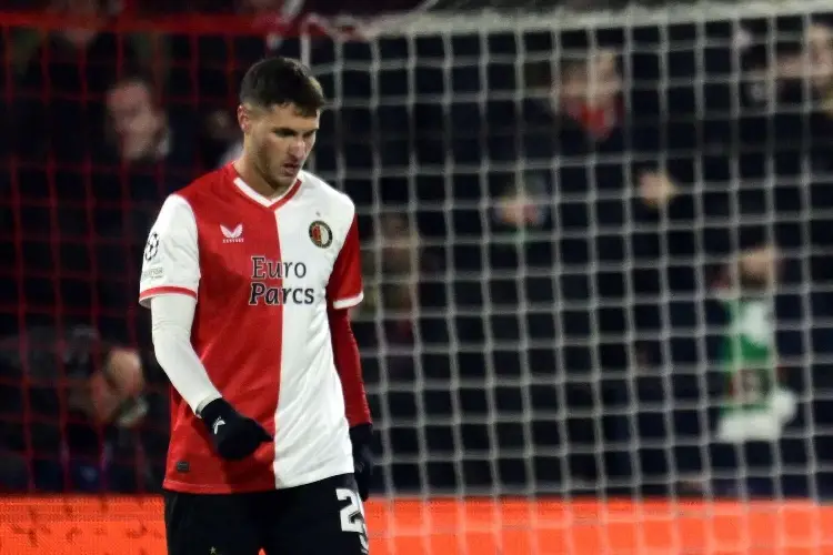 Feyenoord alarga su mala racha