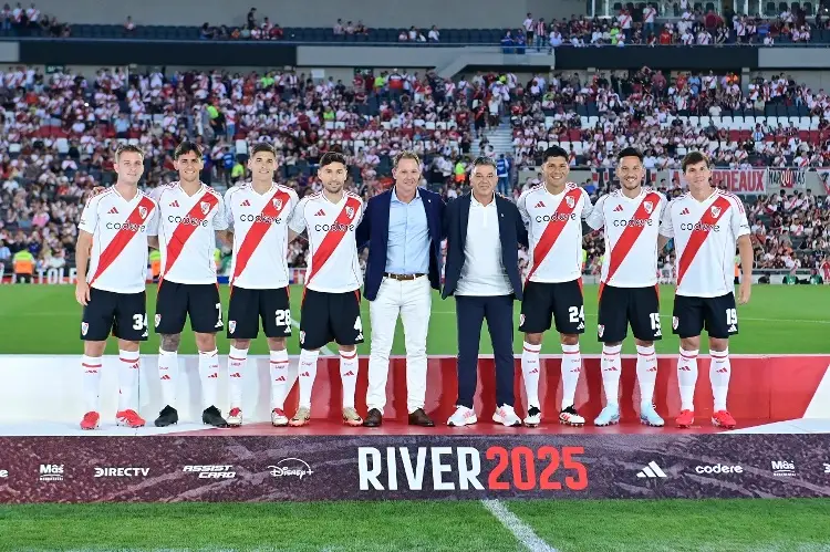 Con cuatro campeones del mundo, River Plate enfrenta a México 