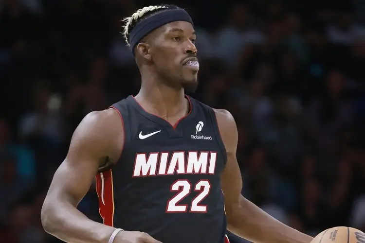 NBA: Castigan dos juegos más a Jimmy Butler