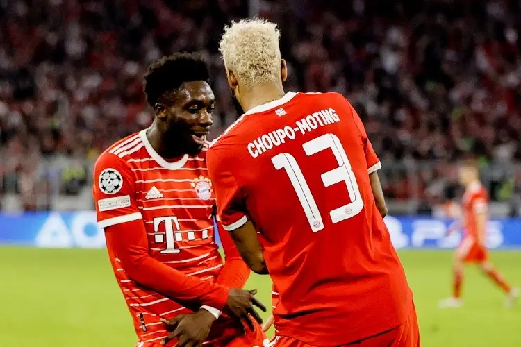 Alphonso Davies causa baja del Bayern Múnich 