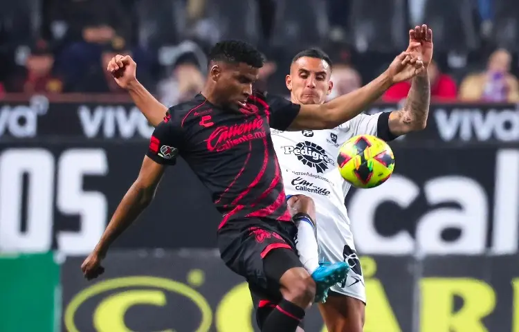 Xolos remonta a Querétaro en duelo de hermanos