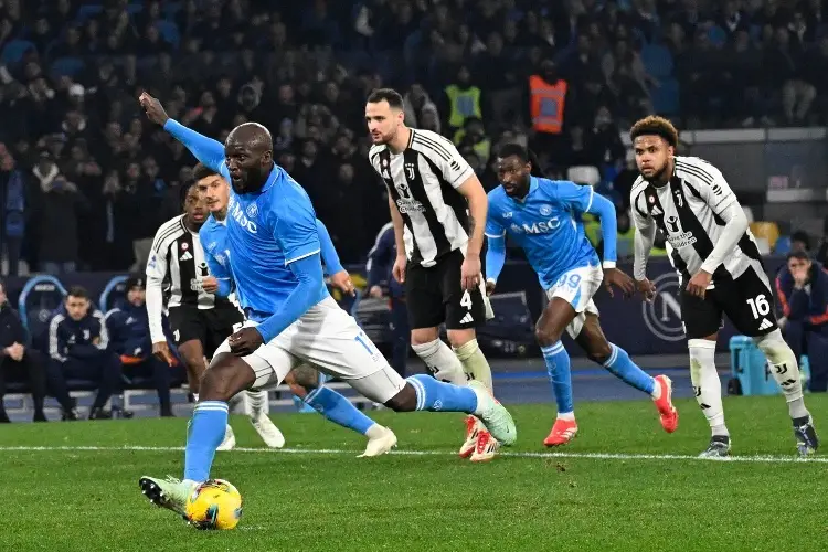 Napoli manda en la Serie A tras pegarle a Juventus 