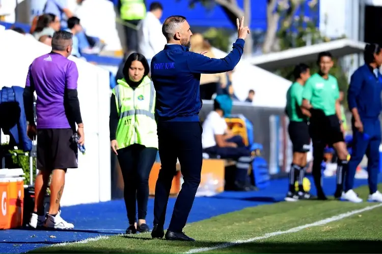 Vicente Sánchez a punto de lágrimas por dirigir a Cruz Azul