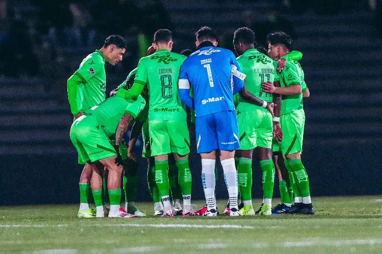 Jurado se vuelve a equivocar ante el América (VIDEO)