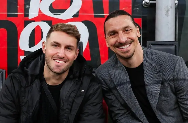 Santiago Giménez ya está en San Siro para el AC Milan vs Inter