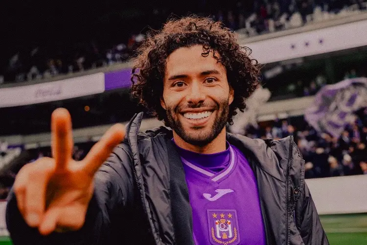 ‘Chino’ Huerta se luce con asistencia en victoria del Anderlecht 