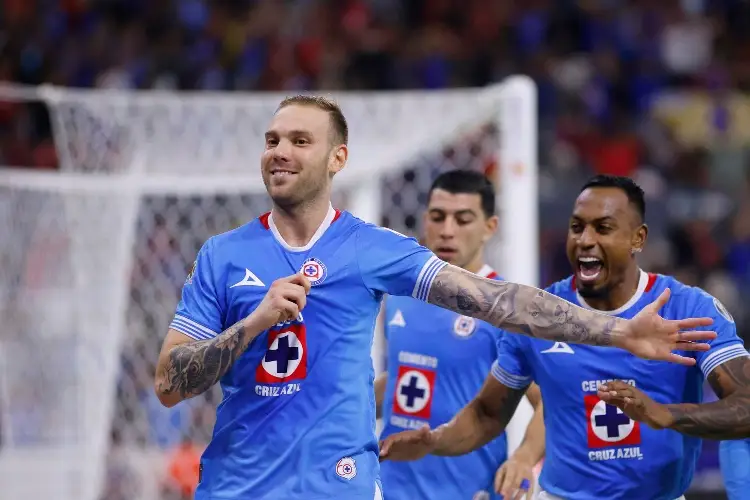 Cruz Azul por su pase a la siguiente ronda de la Concacaf