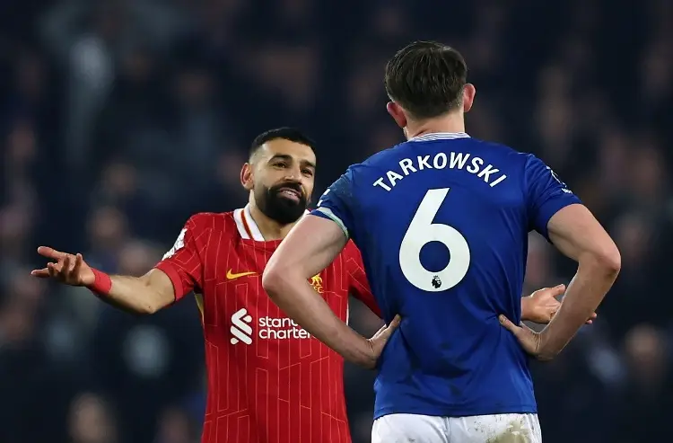 Liverpool pierde puntos en el último minuto ante Everton en la Premier League 