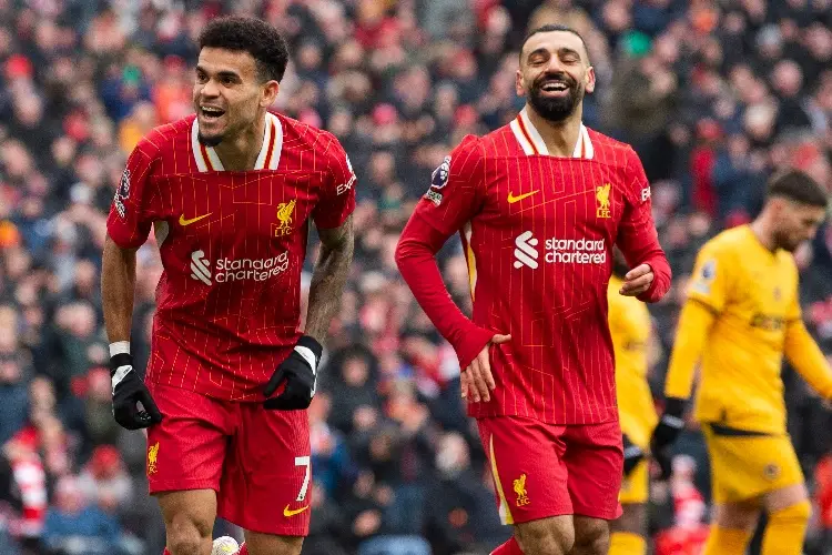 Liverpool gana y toma más distancia en el liderato