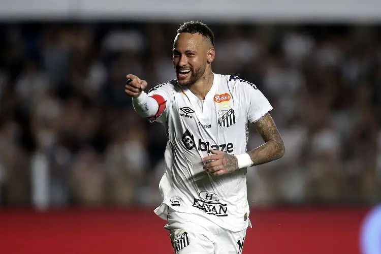 Neymar anota su primer gol en su regreso al Santos de Brasil (VIDEO) 