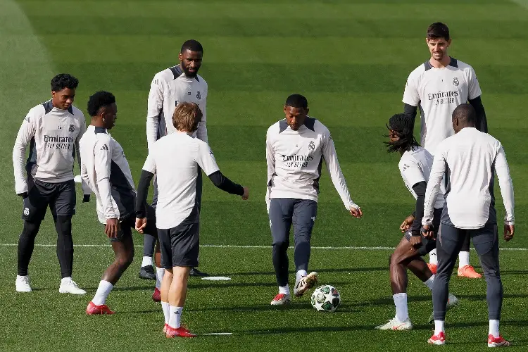 Fede Valverde y Lucas Vázquez vuelven al grupo previo al City