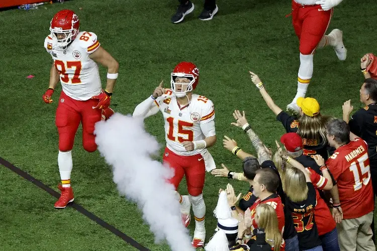 Acusan a siete chilenos de robar a deportistas como Patrick Mahomes y Travis Kelce