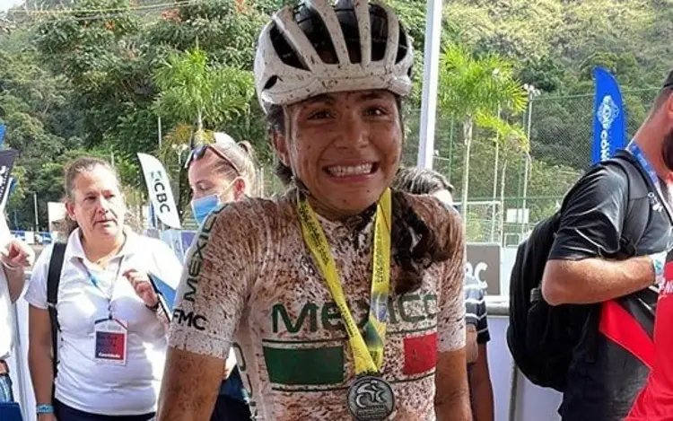 Mexicana Carolina Flores gana medalla de oro en Challenge Continental de Ciclismo 