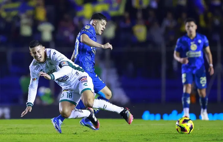 James Rodríguez anota y León mantiene el liderato tras empatar con América 