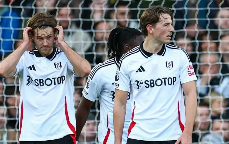 Raúl Jiménez sin opciones en la derrota del Fulham