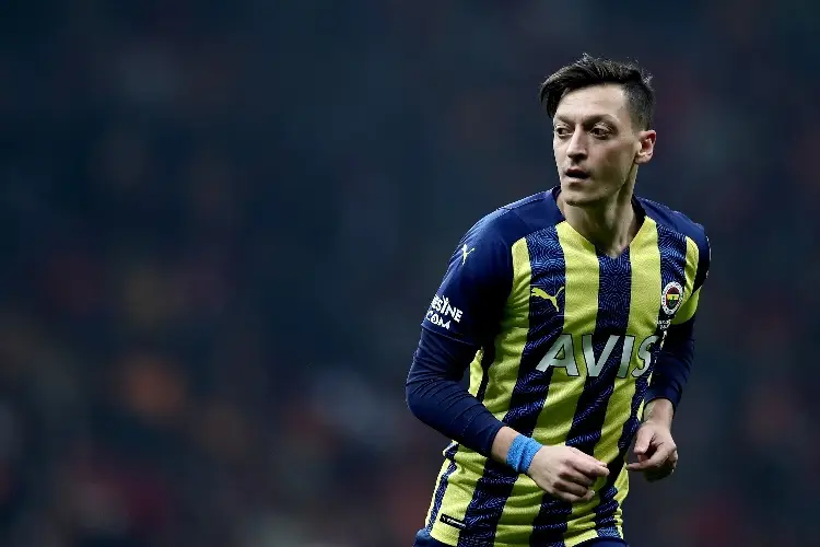 Mesut Özil incursiona en la política de Turquía