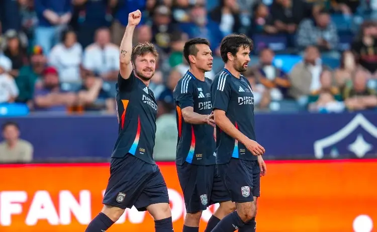 ‘Chucky’ Lozano brinda asistencia para gol durante su debut en la MLS