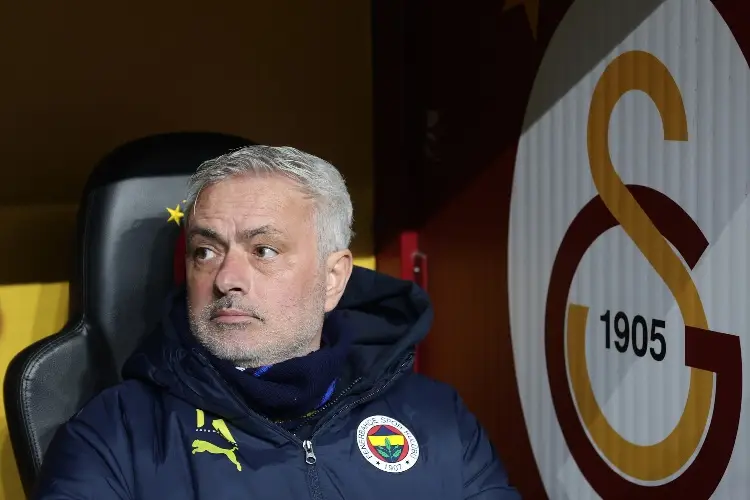 Denuncian a Mourinho por presunto racismo en Turquía