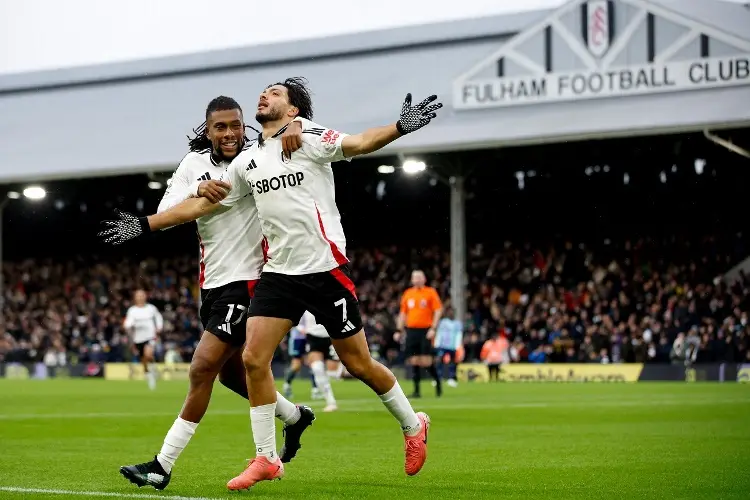 Raúl Jiménez y Fulham sueñan con la Champions League tras importante victoria 