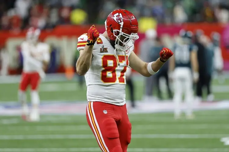 Travis Kelce confirma que jugará la temporada 2025