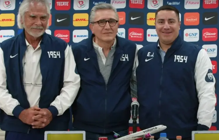 En pleno domingo... Efraín Juárez es presentado como DT de Pumas 