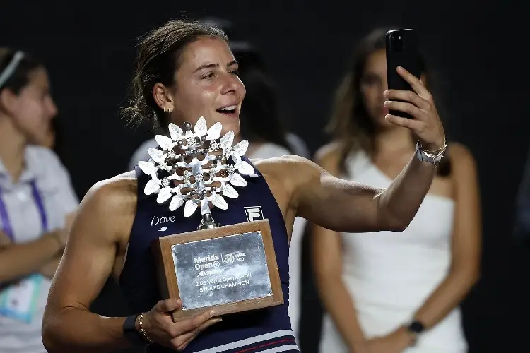 Emma Navarro se proclama campeona en el Abierto de Mérida 