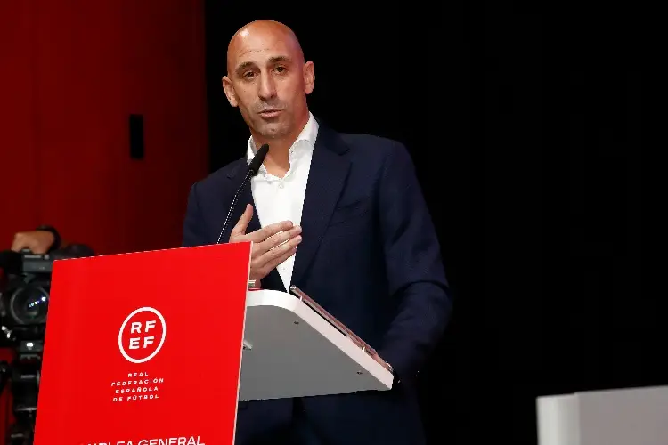 Luis Rubiales insiste en que beso a Jennifer Hermoso no es un delito