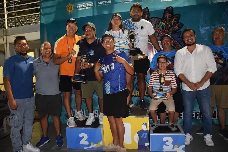 Titanes Alpha campeón de la Copa Alebrije de Natación Veracruz 2025