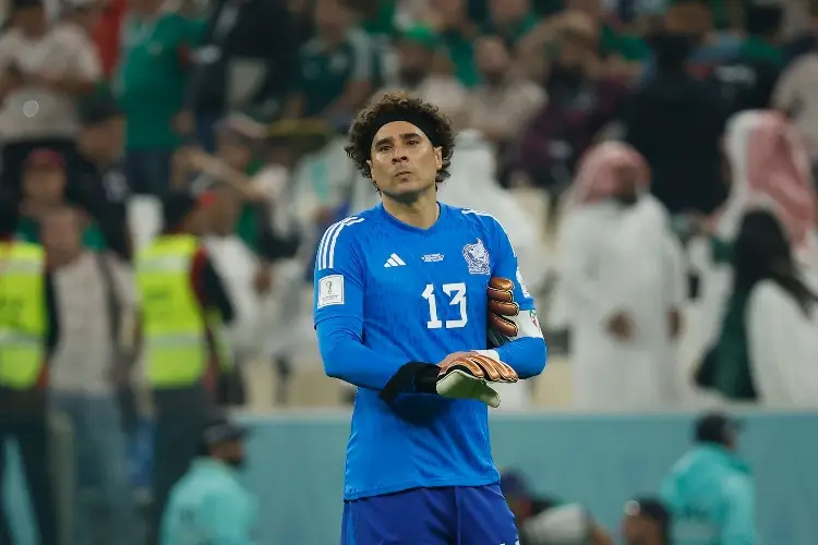 Memo Ochoa, cada vez más lejos del Mundial 2026