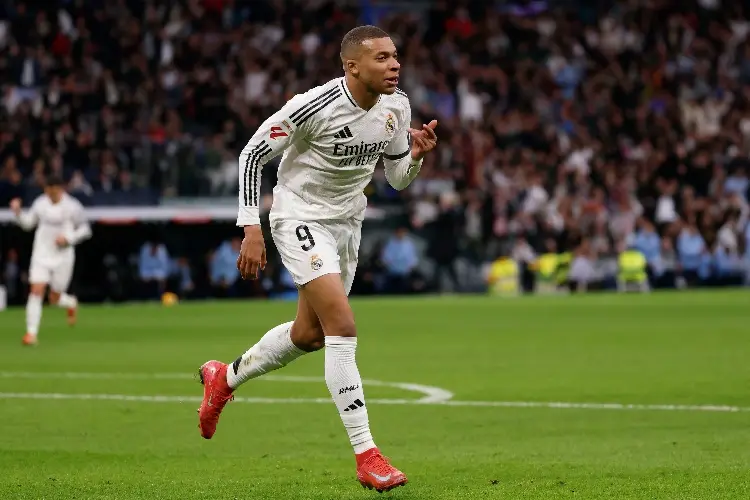 Mbappé es titular en el Real Madrid, pese a molestias