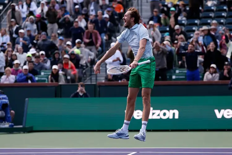 Medvedev pasa a semifinales del Indian Wells