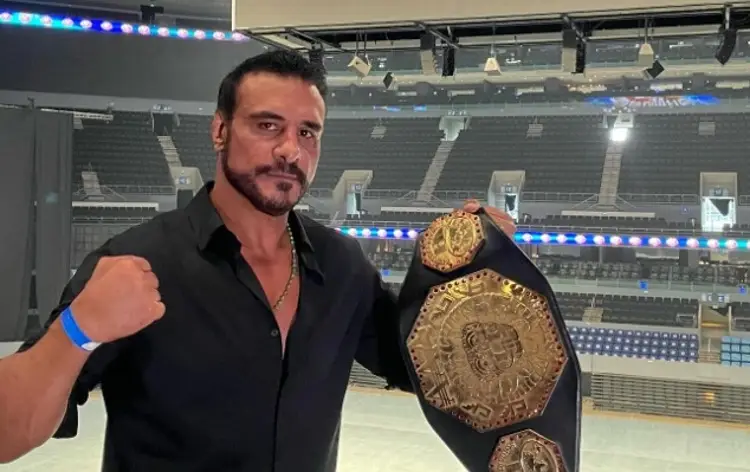 ¡No fue show! Suspenden a Alberto del Río tras golpear a fanático con una silla (VIDEO)