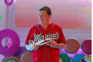 Imagen 'Chabelo', amante de los jerseys de beisbol y su gorra del Águila (FOTOS)
