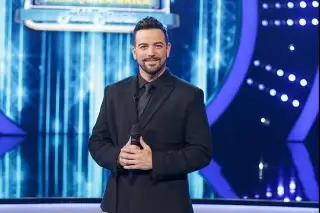 Imagen Cantante Mane de la Parra quiso jugar futbol, le pidieron 'cuota' (VIDEO)