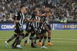 Botafogo pierde, pero no suelta el liderato en Brasil