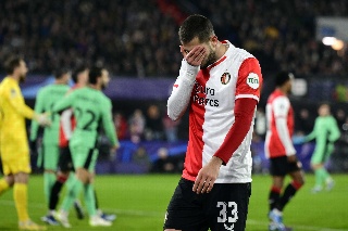 Feyenoord y Santi Giménez quedan eliminados de la Champions