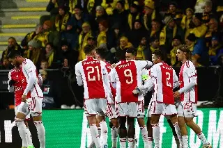 Ajax consigue valioso triunfo que les da vida en la Conference League