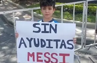 Imagen Un niño recibe a Messi con sorprendente cartel en Monterrey (VIDEO)