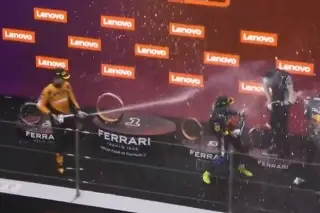 Imagen 'Checo' Pérez y Verstappen ignoran a Lando Norris en festejos del GP de China (VIDEO)