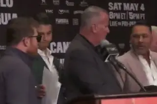 Imagen 'Canelo' a punto de llegar a los golpes con Óscar de la Hoya en plena conferencia (VIDEO)