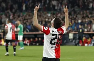 Santiago Giménez marca doblete en goleada de Feyenoord (VIDEOS)