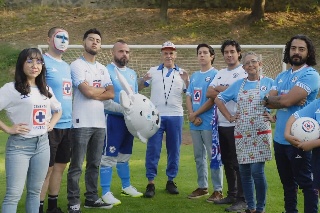 Cruz Azul presenta su nuevo jersey y desata ola de críticas (VIDEO)