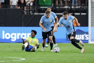 Uruguay acaba con Brasil y va a semifinales de Copa América