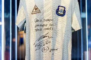 Imagen Se expone la camiseta de Maradona del Mundial de 1986 que será subastada