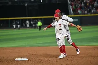 Imagen Diablos Rojos pega primero a Sultanes en la Serie del Rey