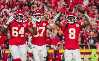 ¡Partidazo! En tiempo extra Kansas City vence a Tampa Bay y mantiene su paso perfecto 