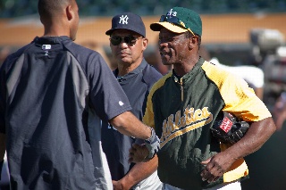 Fallece Rickey Henderson, líder histórico en bases robadas de la MLB