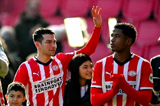 ‘Chucky’ Lozano se despide de Europa en goleada del PSV ante el Feyenoord de Santiago Giménez